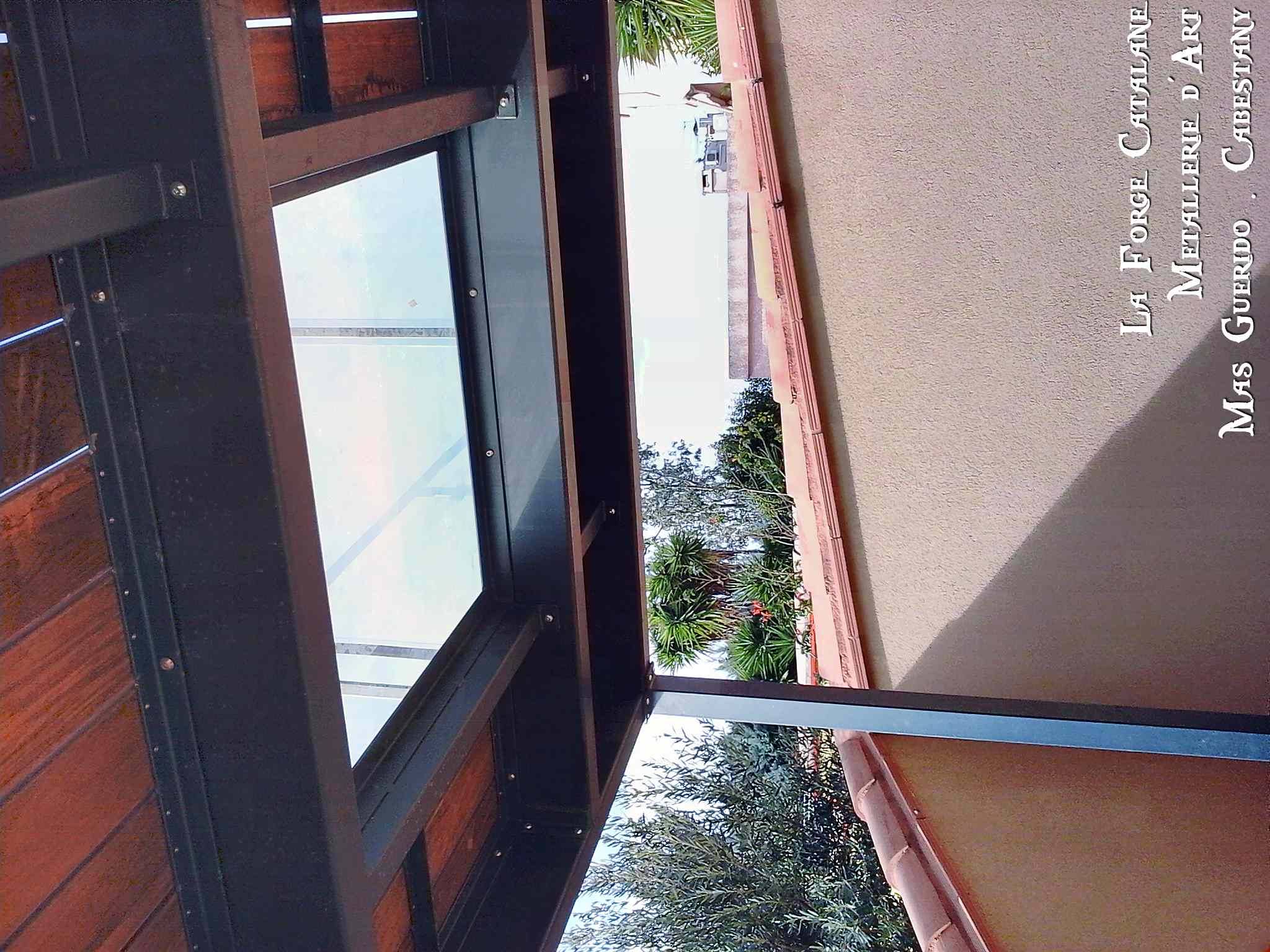 escalier et passerelle exterieure remplissage bois ipe forge catalane puit de jours vitre vitrage 4.jpg